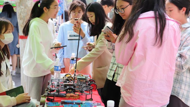 企业数字化转型的商业模式选择：关键要素与趋势分析